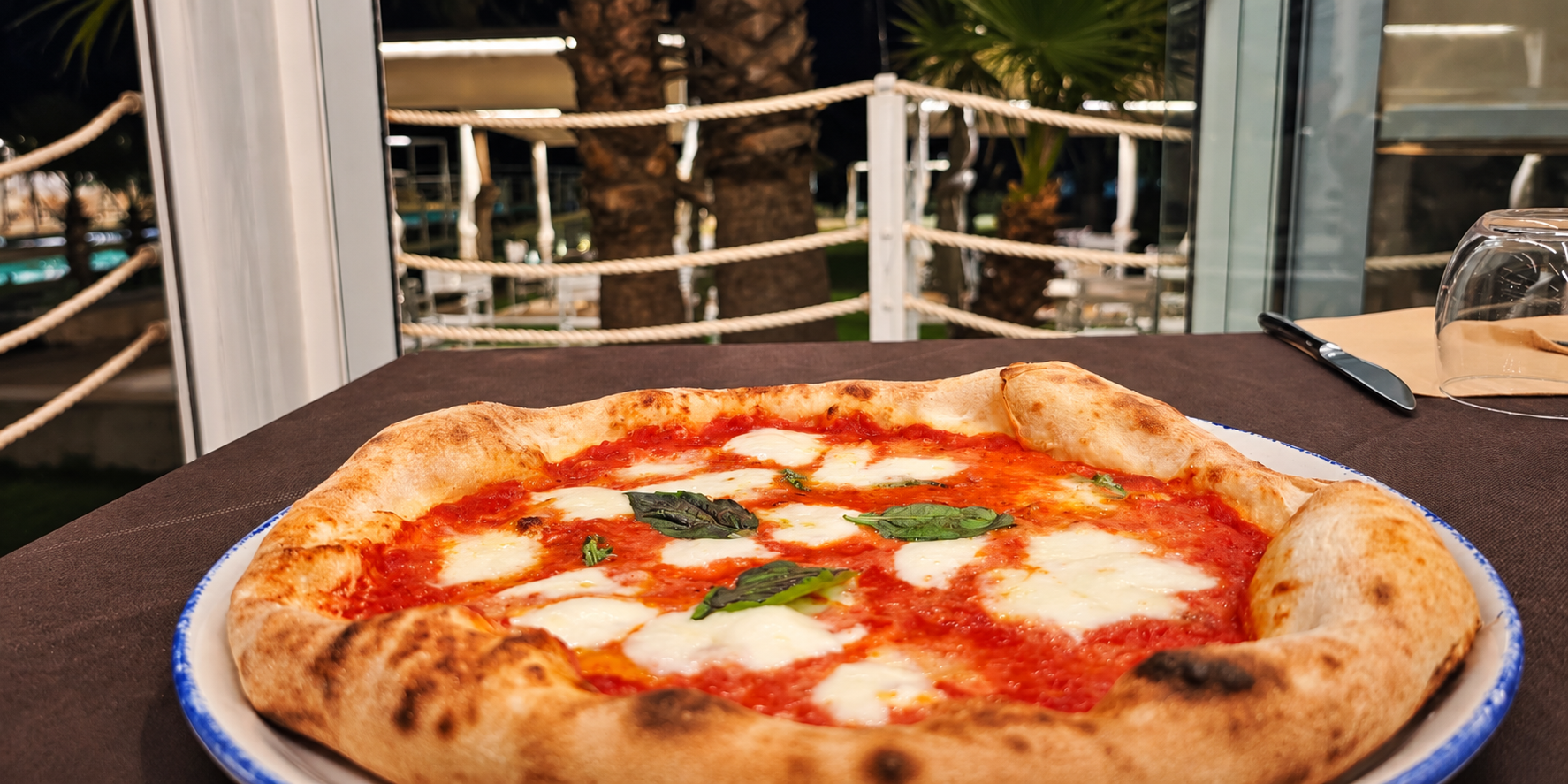 Pizza Margherita del Reem Beach