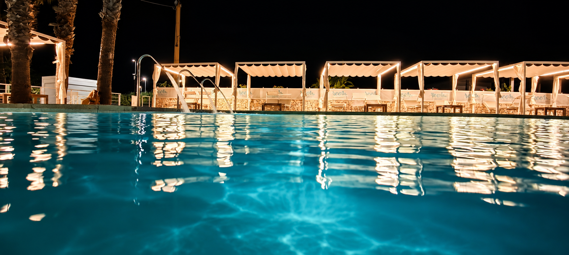 Piscina e atmosfera serale del Reem Beach